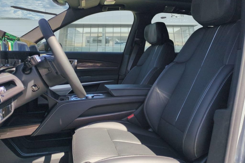 New 2026 Cadillac Vistiq Luxury w/ LPO, Floor Liner Package AWD/4WD image 12