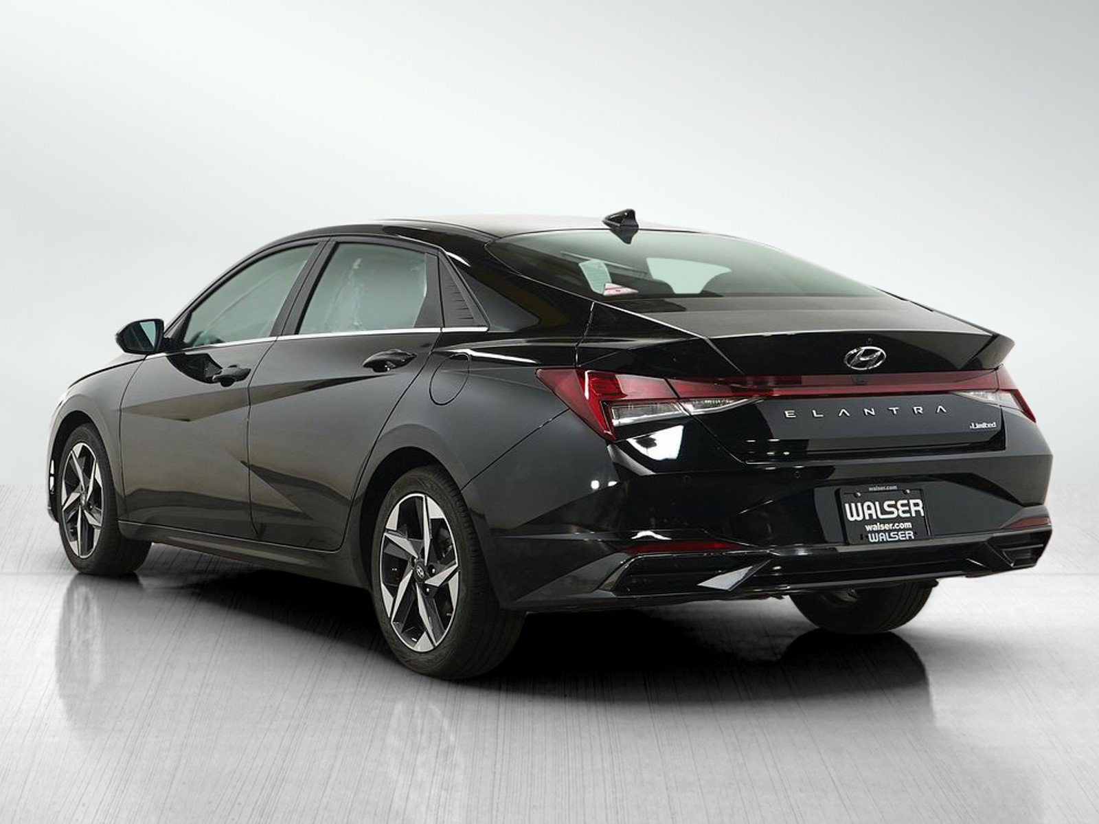 Used 2023 Hyundai Elantra Limited FWD image 4