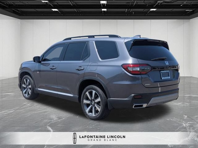 Used 2025 Honda Pilot Touring image 3