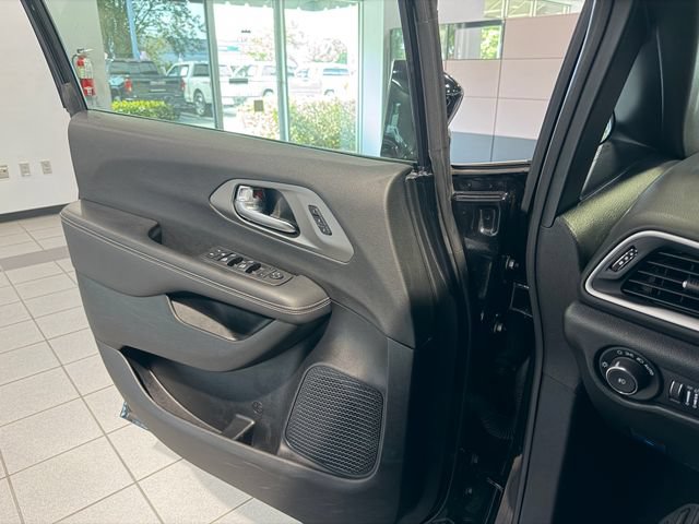 Used 2025 Chrysler Pacifica Select FWD image 28