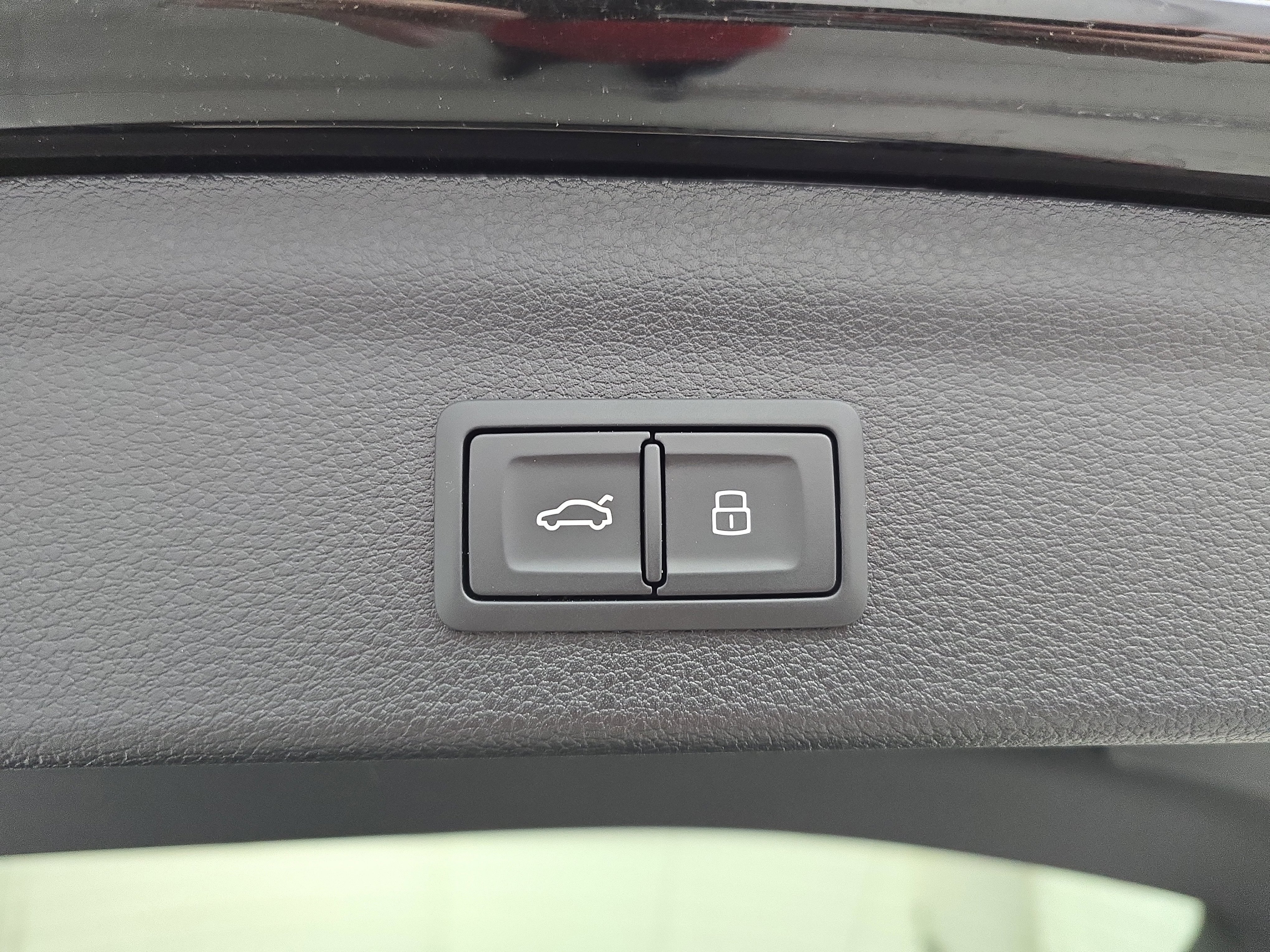 Used 2024 Audi Q3 2.0T Premium w/ Convenience Package image 13