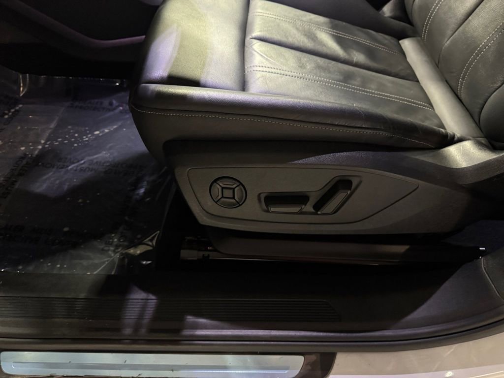 Used 2022 Audi Q4 e-tron Prestige image 12