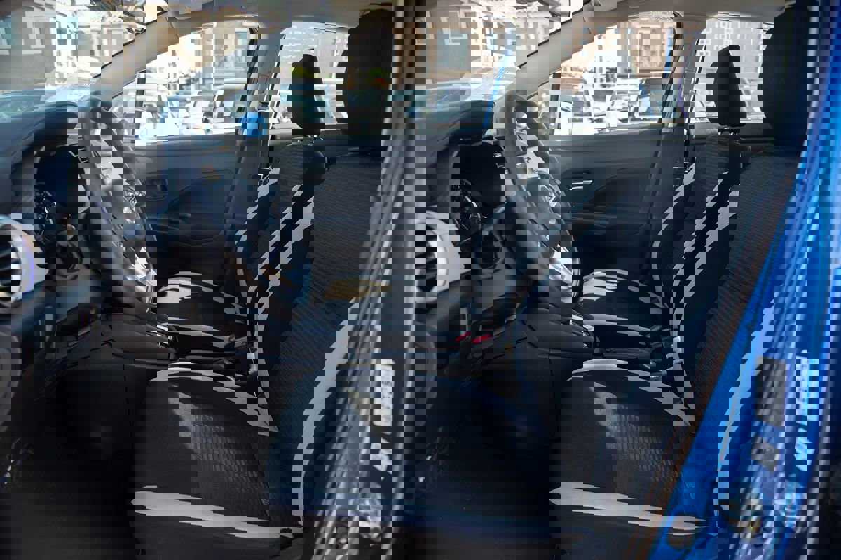 Used 2021 Nissan Versa SV image 14