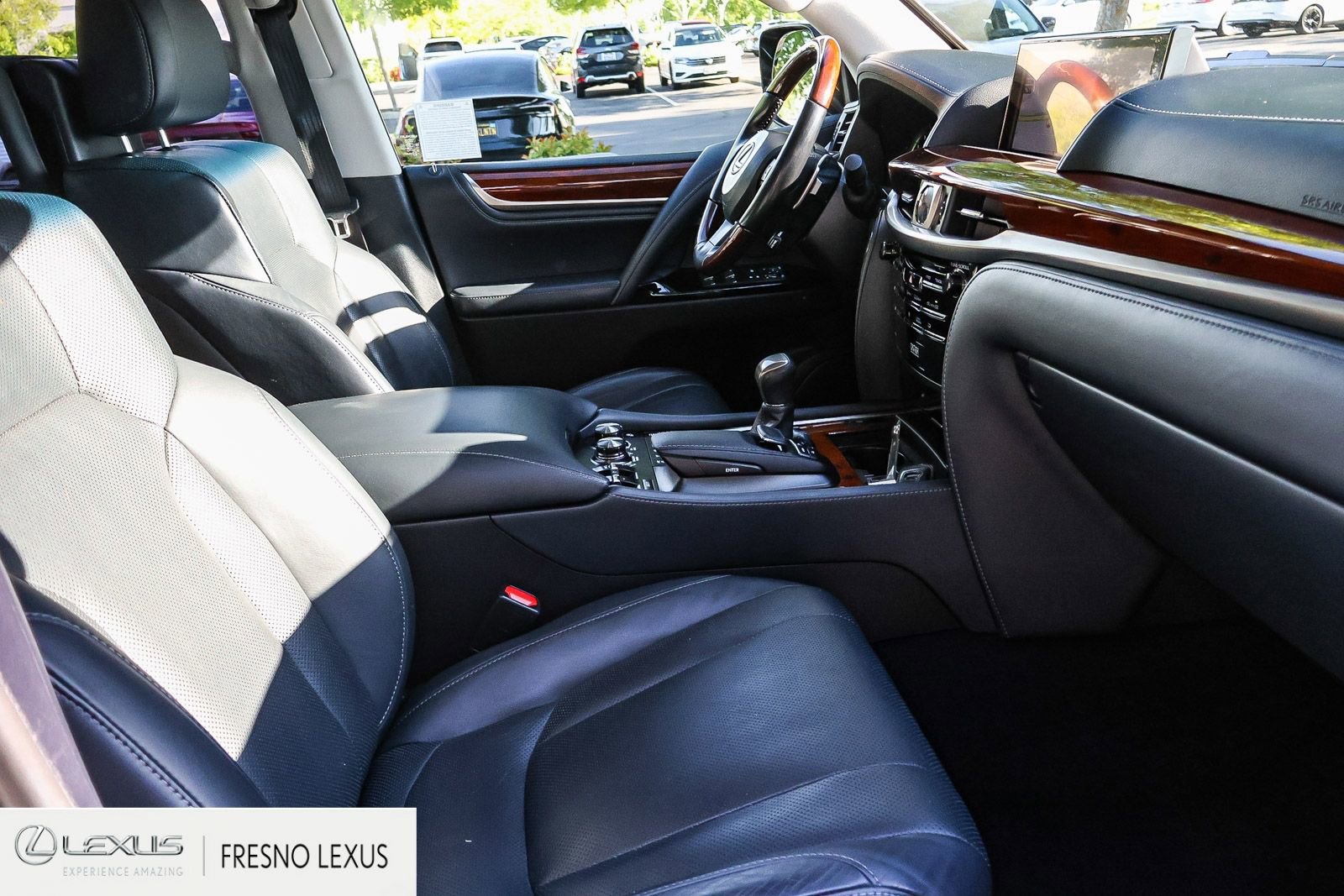 Used 2019 Lexus LX 570 4WD w/ Luxury Package image 13