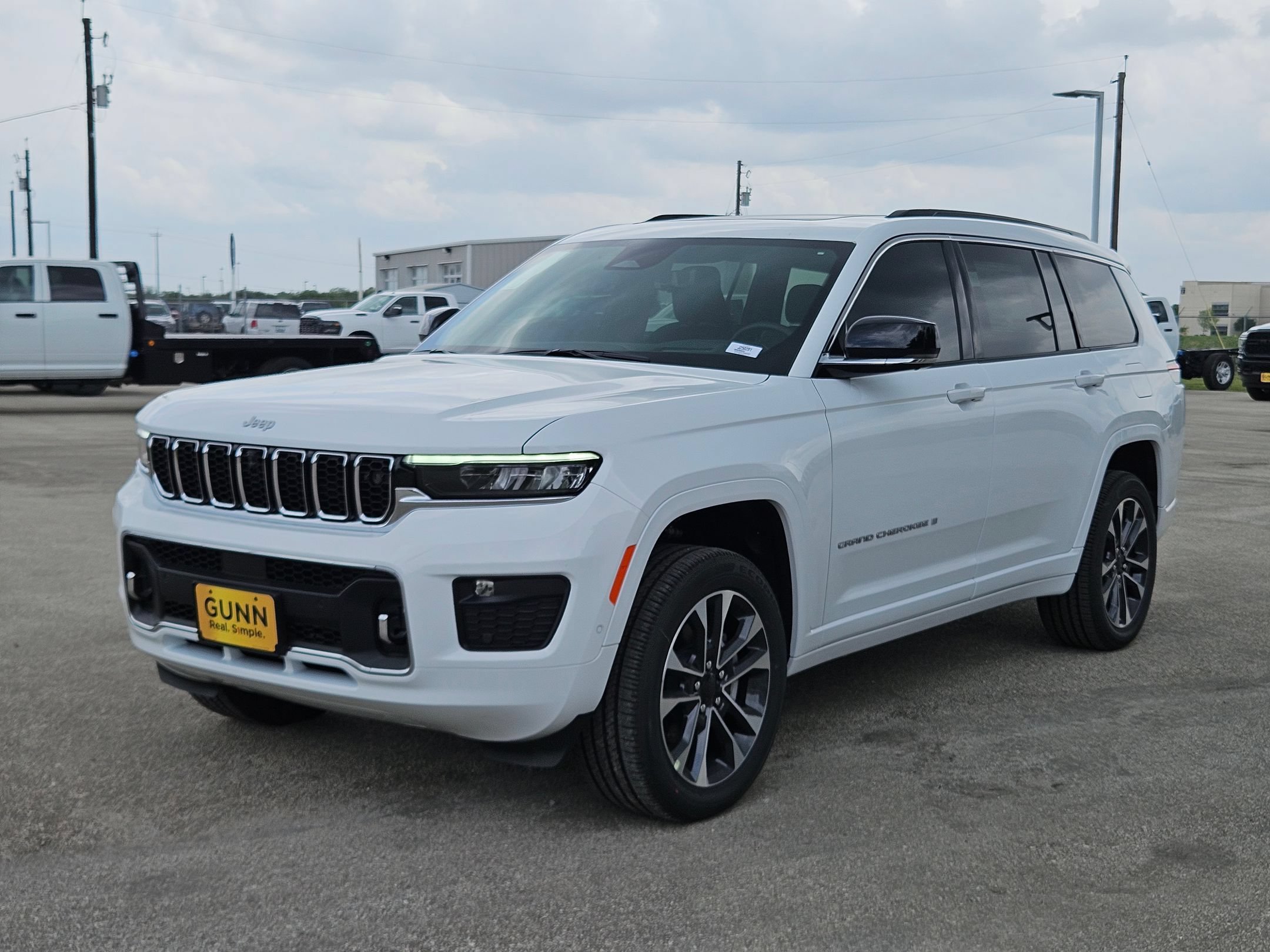 New 2025 Jeep Grand Cherokee L Overland w/ Advanced Protech Group III AWD/4WD image 7