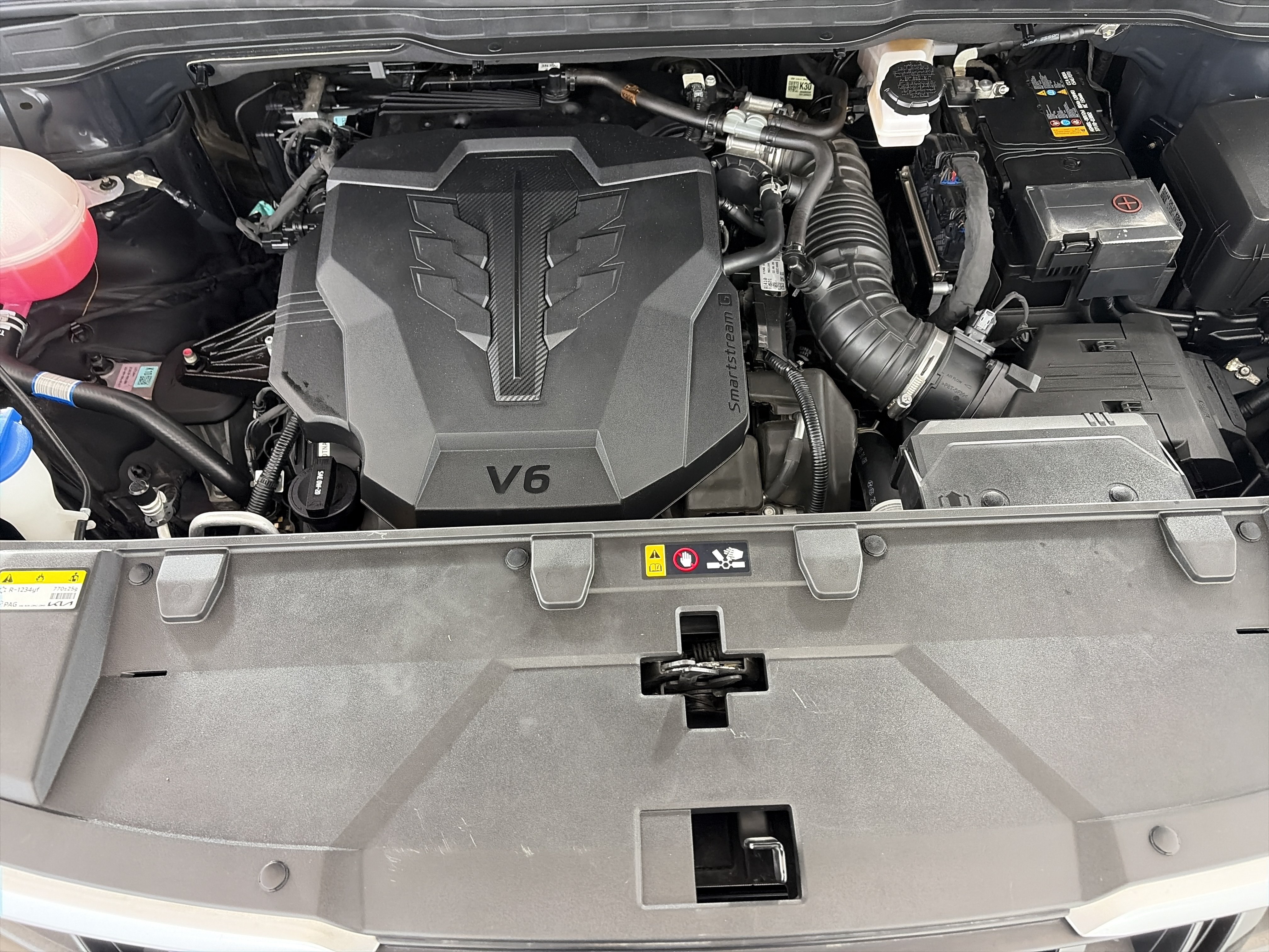Certified 2023 Kia Carnival EX FWD image 12