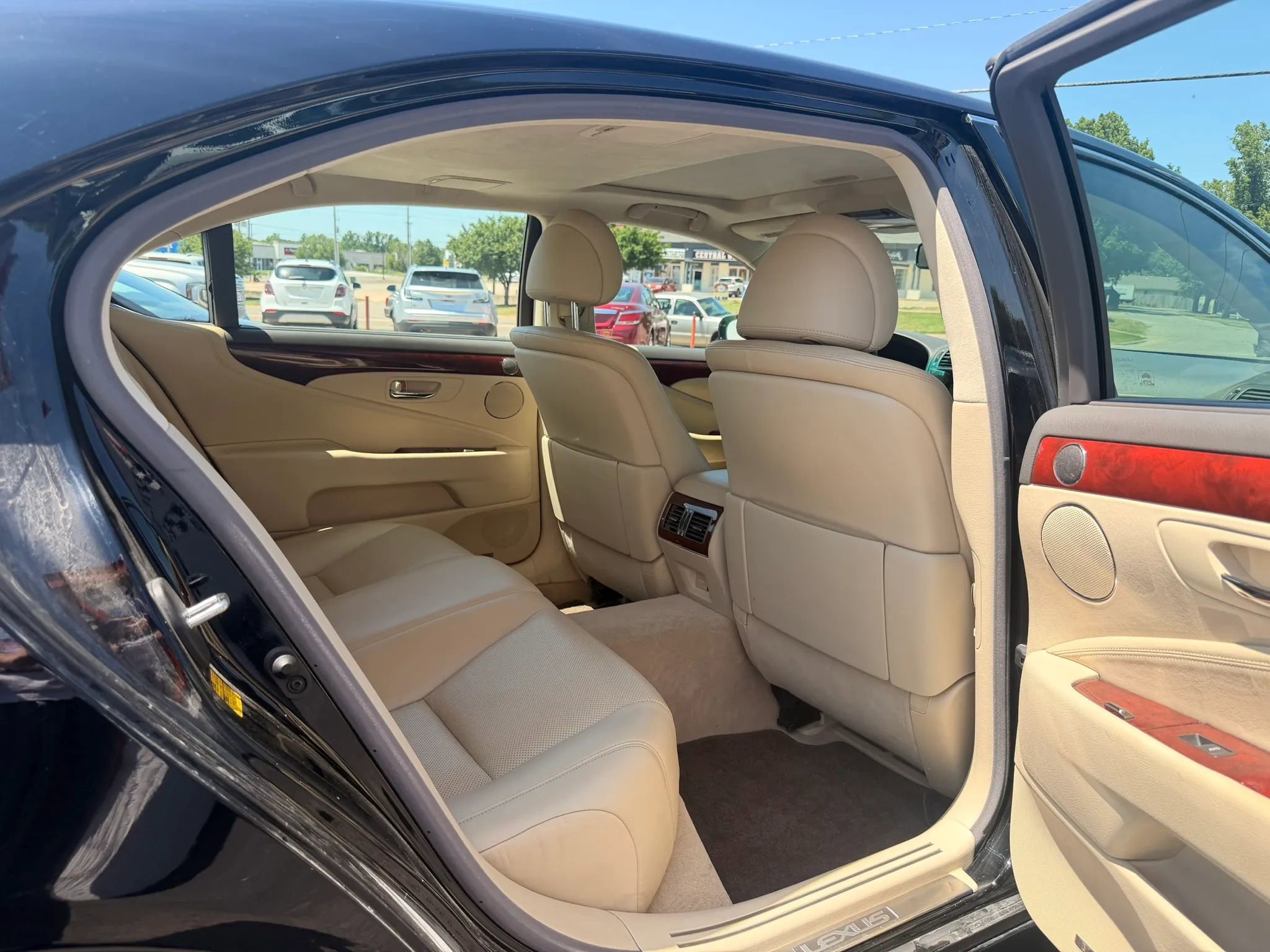 Used 2011 Lexus LS 460 L w/ Luxury Pkg AWD/4WD image 30