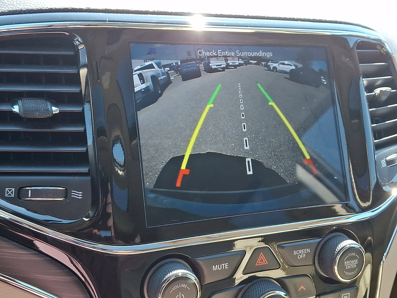 Used 2019 Jeep Grand Cherokee Limited image 19