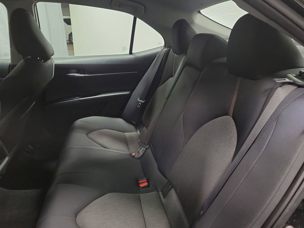 Used 2018 Toyota Camry LE image 20