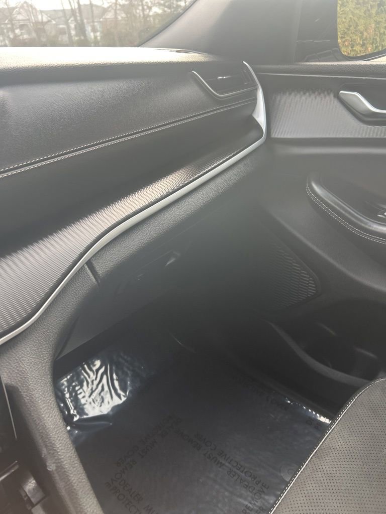 Used 2024 Jeep Grand Cherokee Altitude image 19