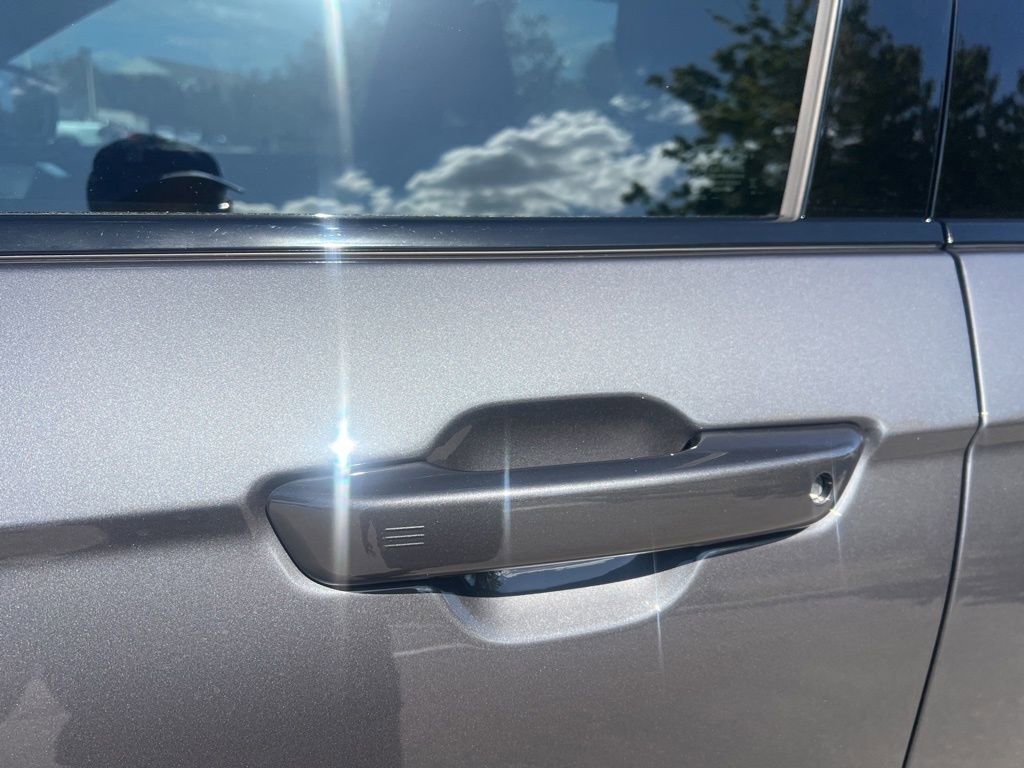 Used 2024 Jeep Grand Cherokee L Laredo RWD image 34