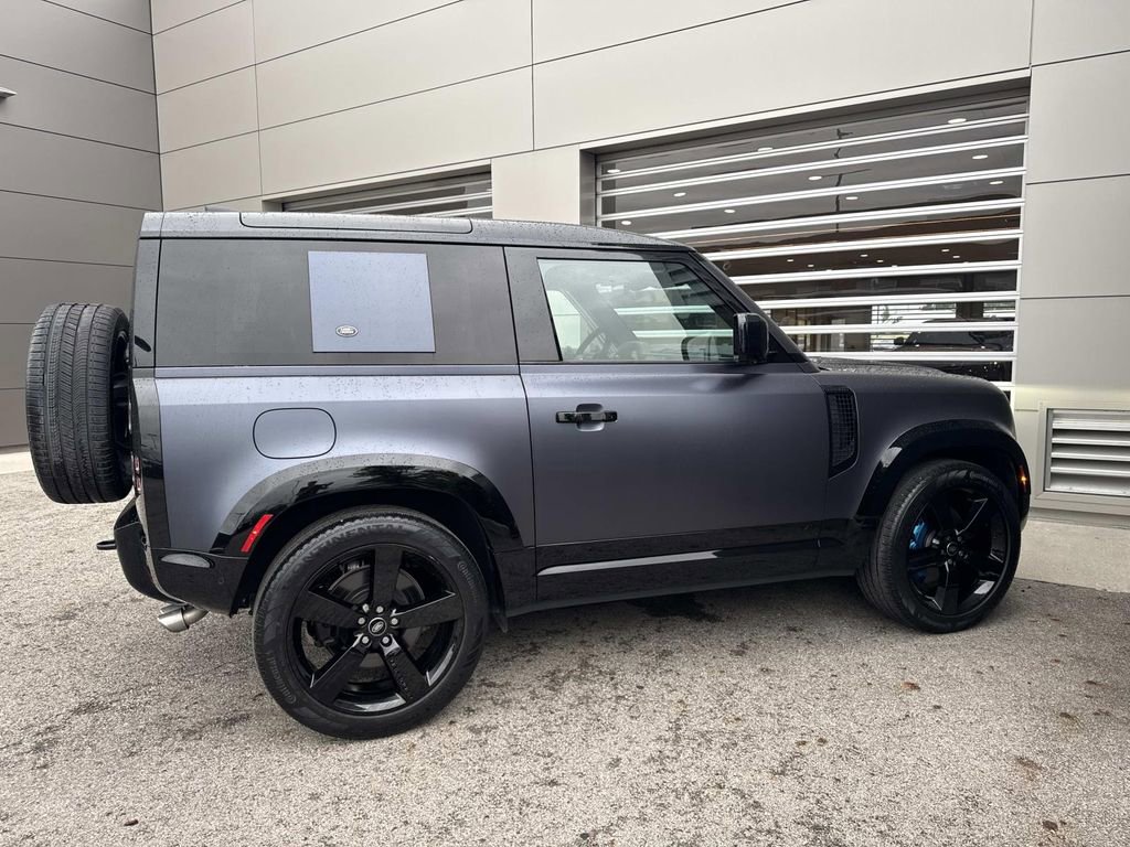 Certified 2022 Land Rover Defender 90 V8 AWD/4WD image 8