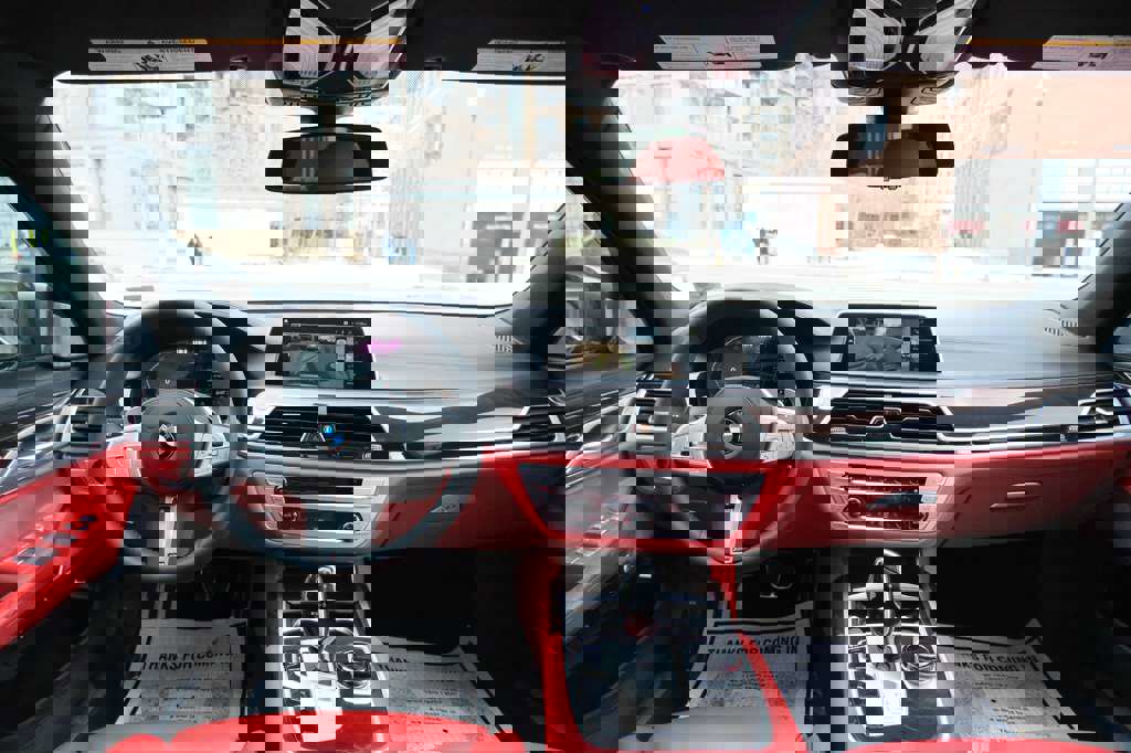 Used 2021 BMW 750i xDrive w/ Executive Package image 30