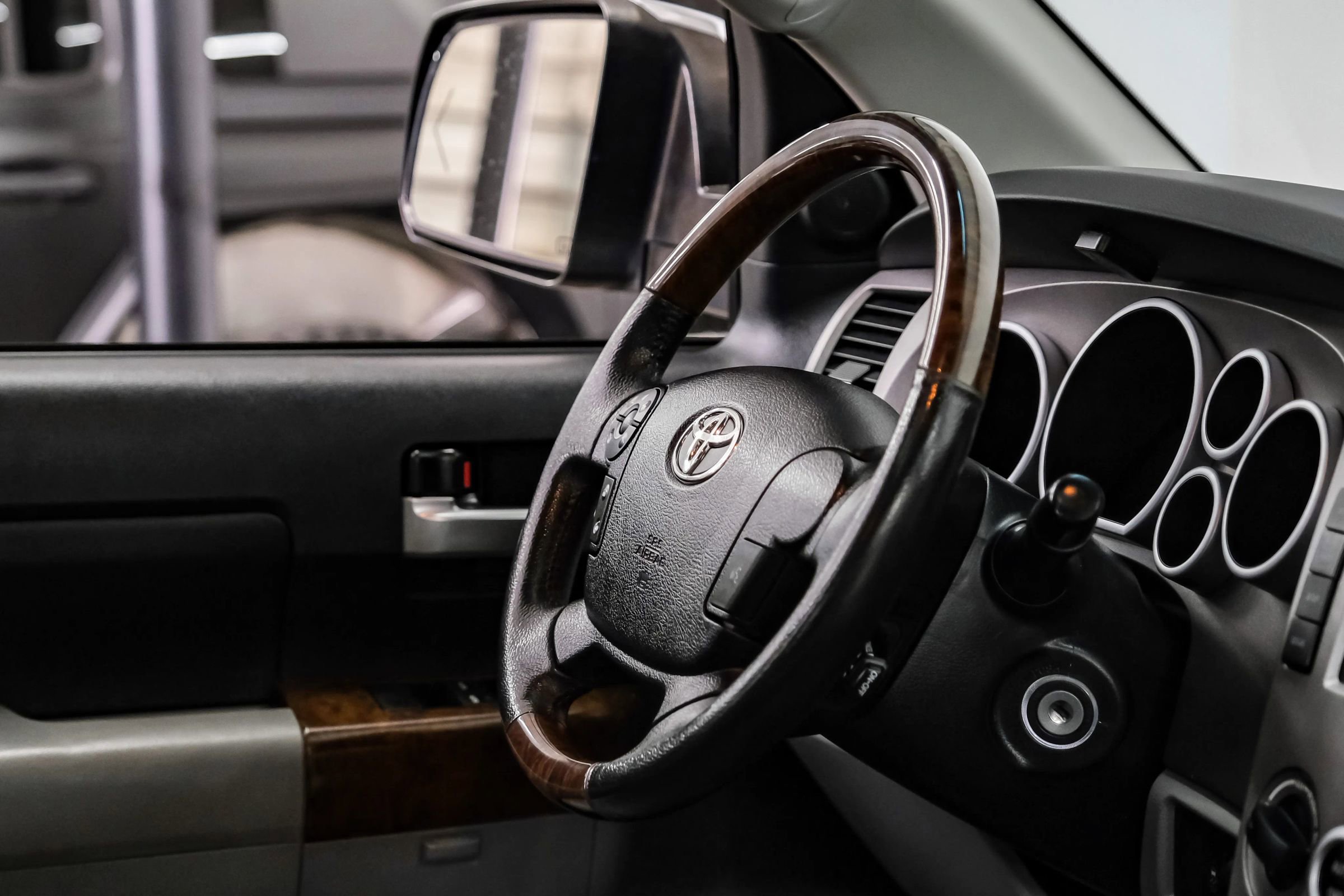 Used 2010 Toyota Tundra Limited AWD/4WD image 18