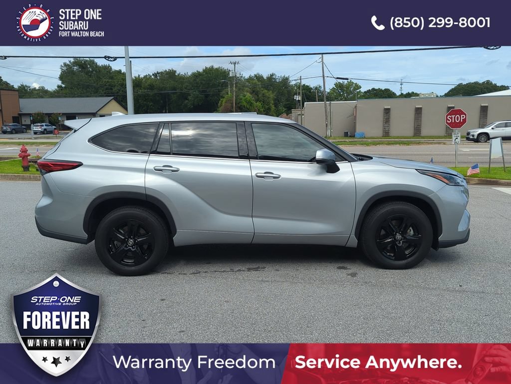 Used 2021 Toyota Highlander L FWD image 8