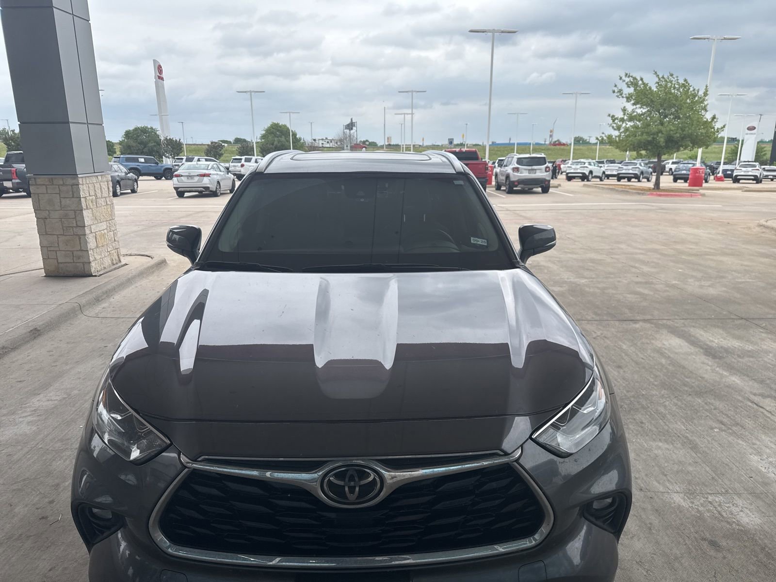 Used 2024 Toyota Highlander Limited image 25