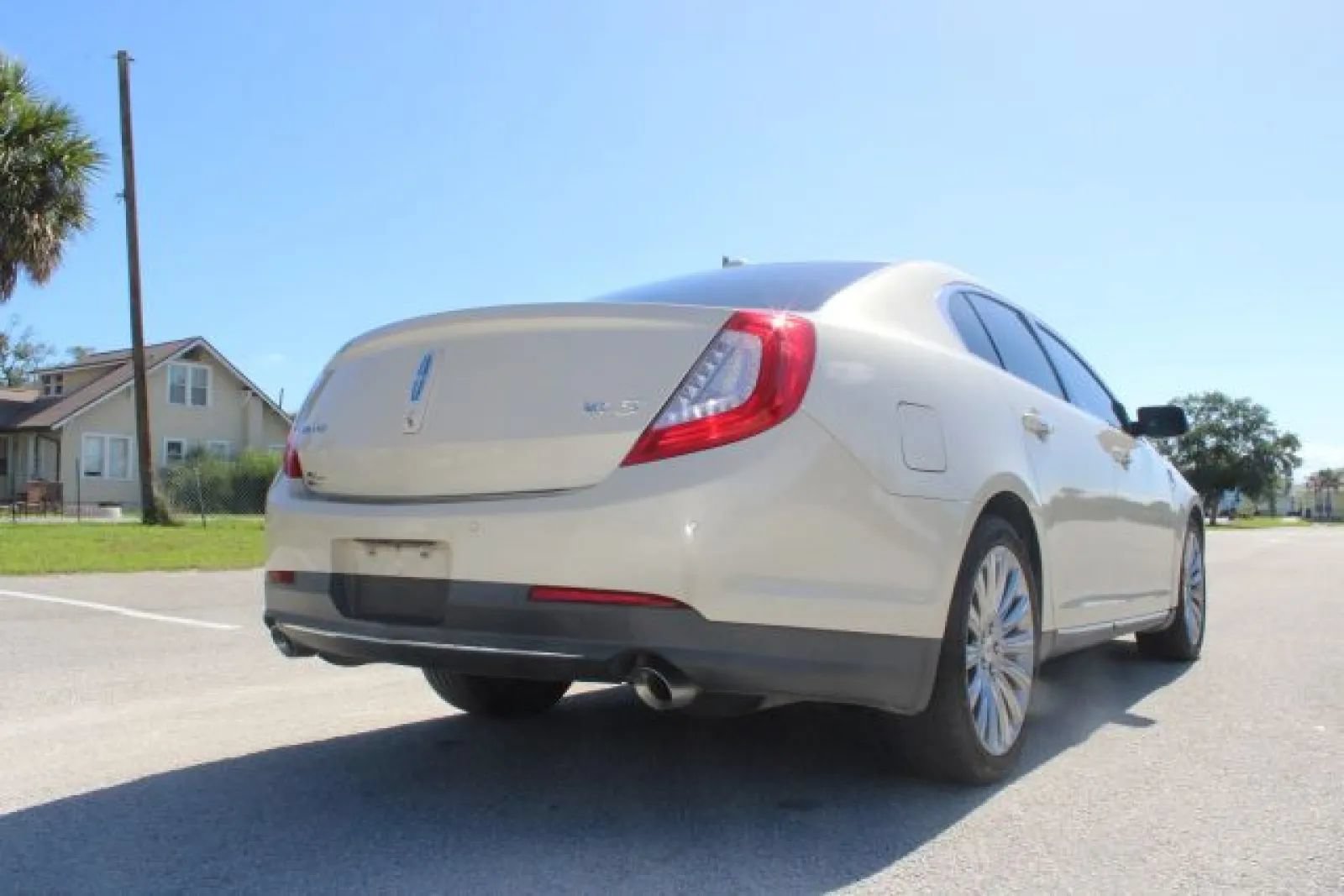 Used 2014 Lincoln MKS w/ Equipment Group 101A FWD image 32