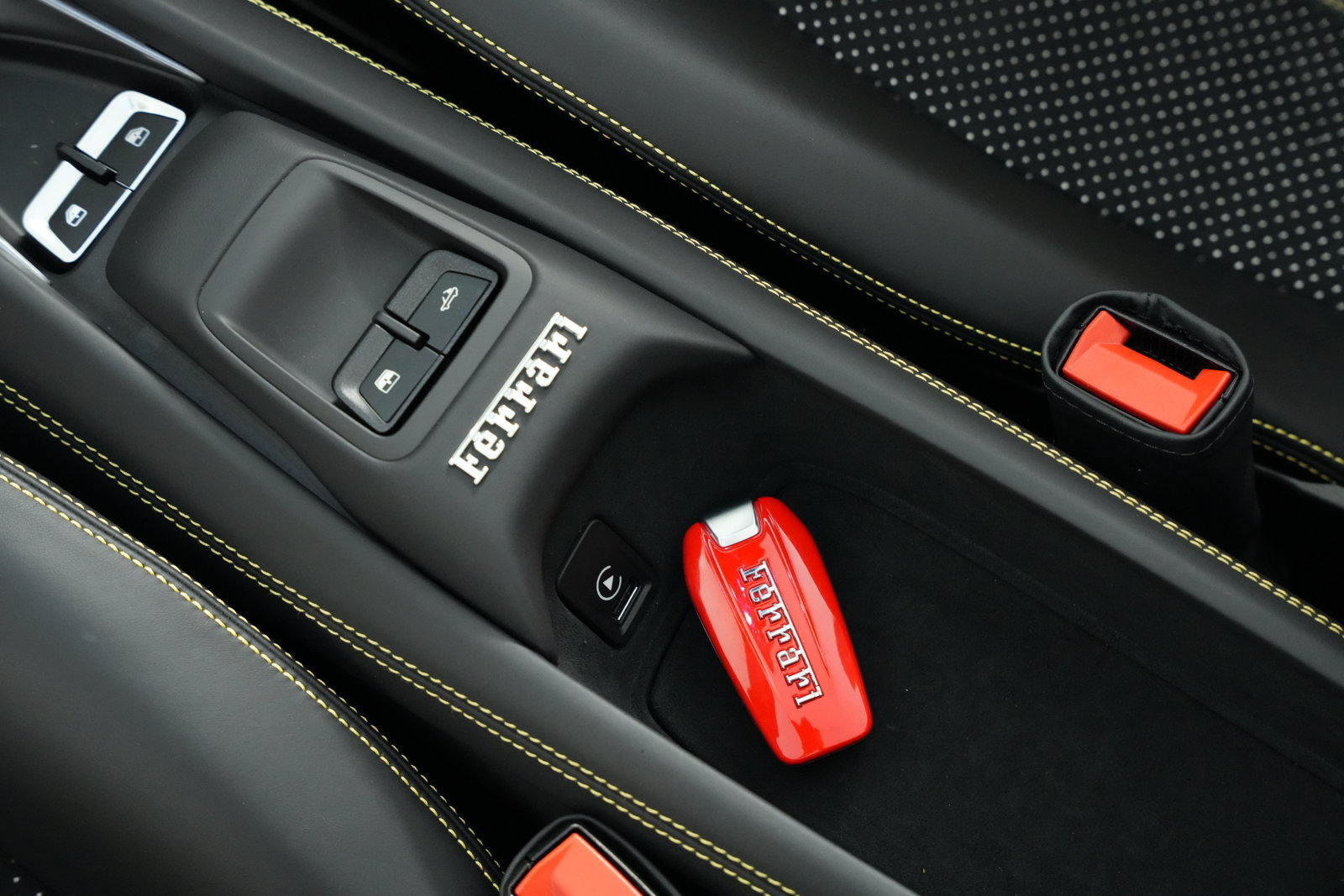 Used 2022 Ferrari F8 Spider RWD image 52