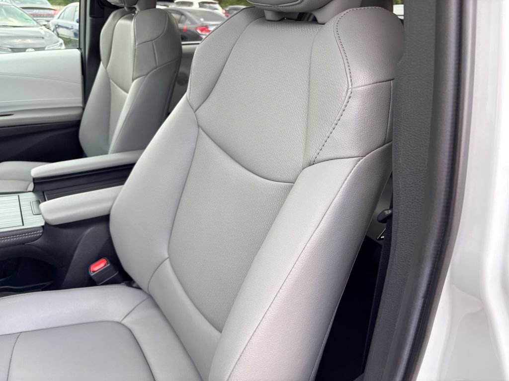Certified 2026 Toyota Sienna XLE FWD image 20