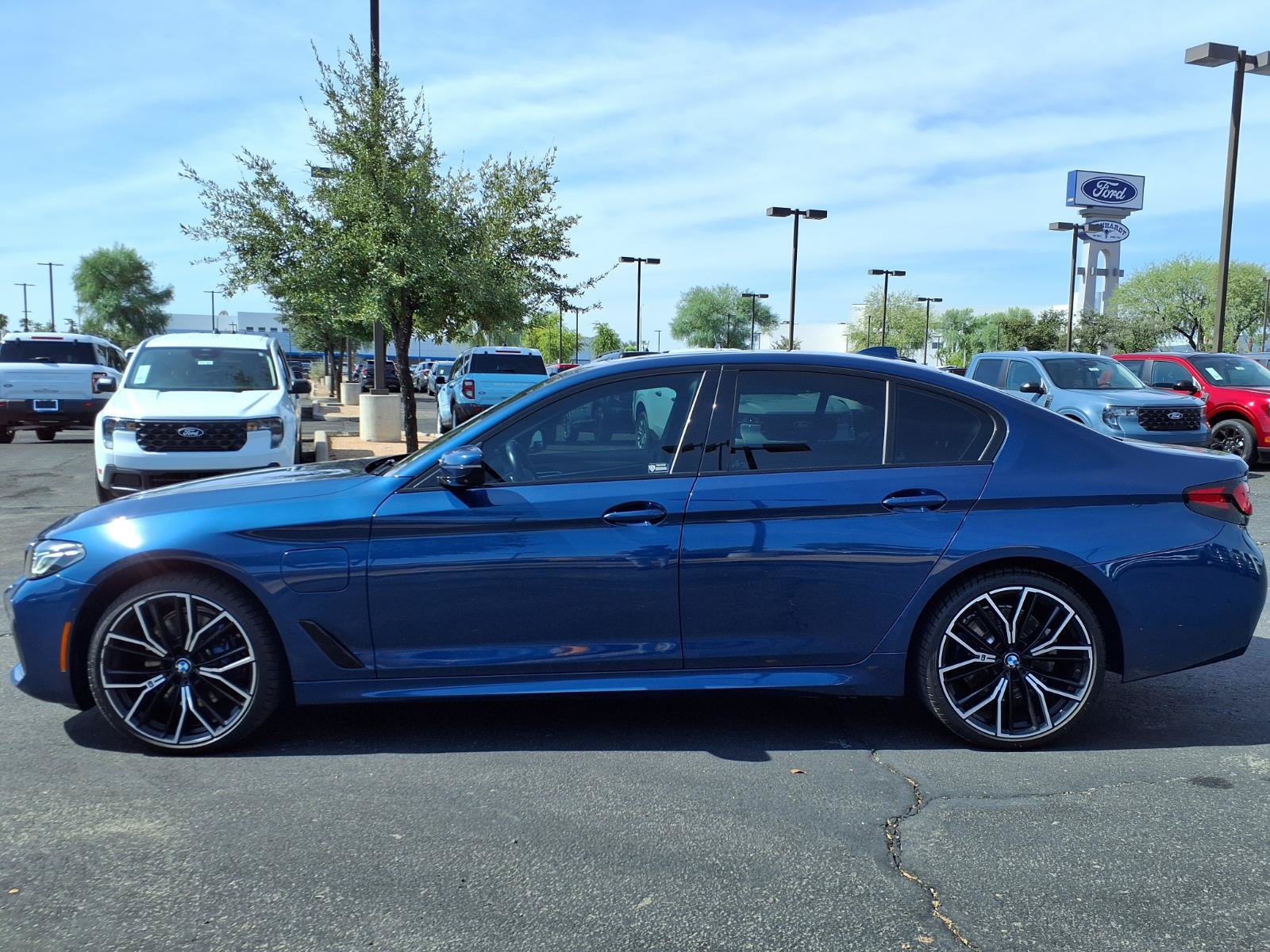 Used 2021 BMW 530e w/ M Sport Package RWD image 3