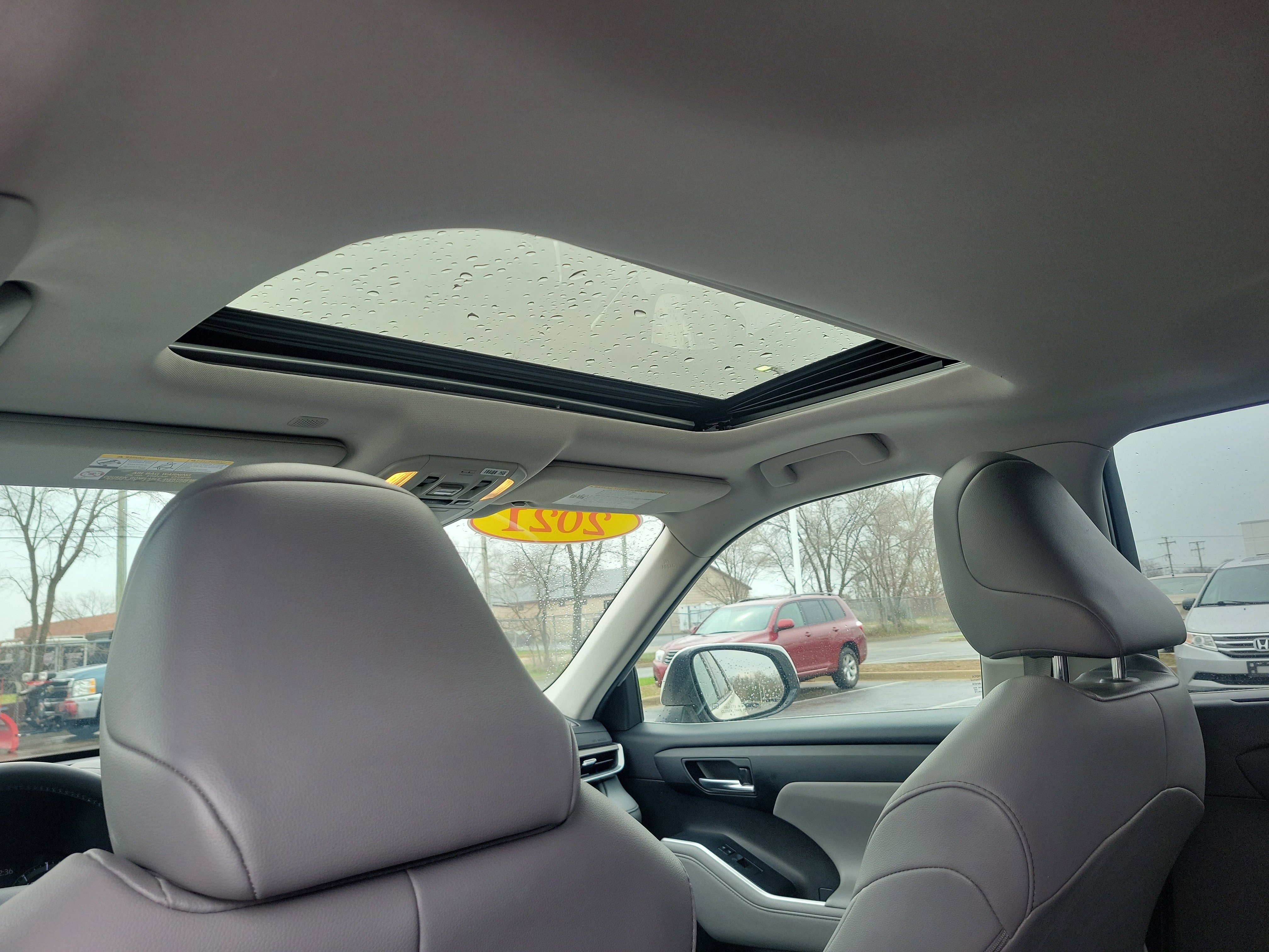 Used 2021 Toyota Highlander XLE image 11