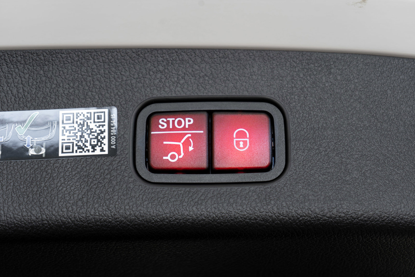 New 2025 Mercedes-Benz GLC 300 4MATIC image 34