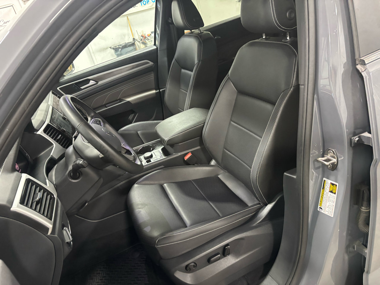 Used 2023 Volkswagen Atlas SE w/ Technology Package w/ Black Wheel Package image 25