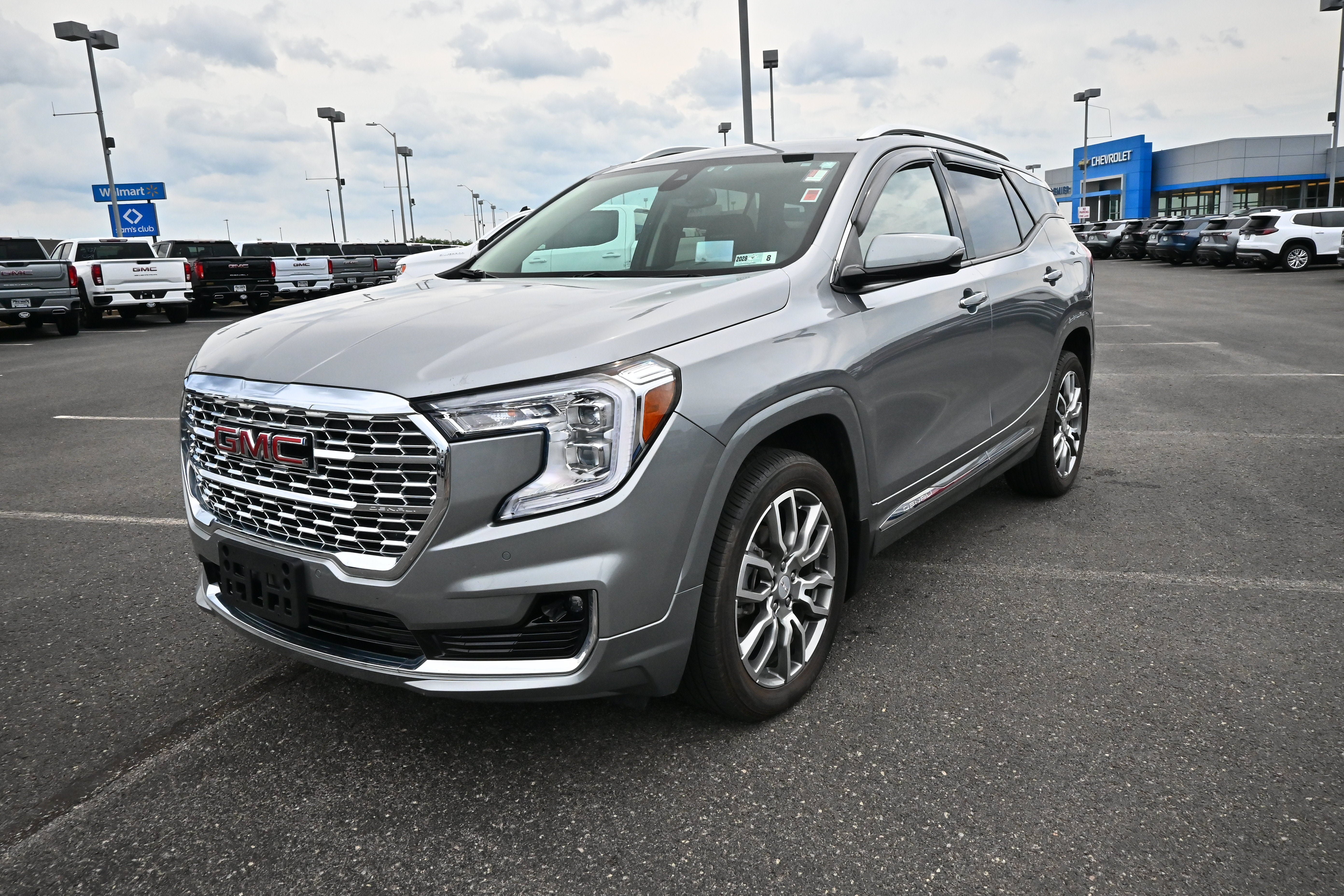 Used 2023 GMC Terrain Denali w/ LPO, Floor Liner Package AWD/4WD image 4