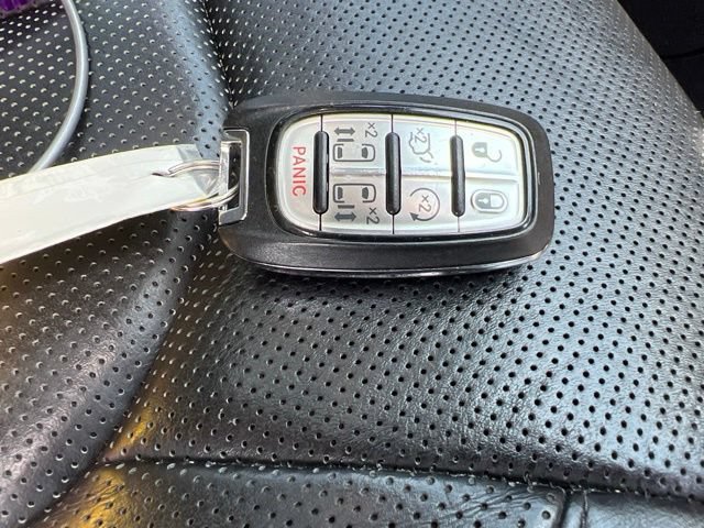Used 2018 Chrysler Pacifica Limited FWD image 40