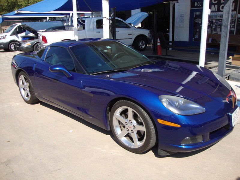 Used 2006 Chevrolet Corvette Coupe w/ Preferred Equipment Group RWD image 2