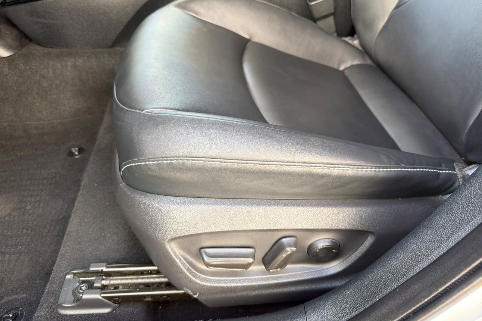 Used 2022 Toyota Prius Prime XLE FWD image 14