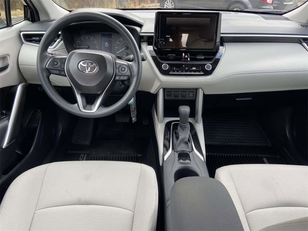 Used 2025 Toyota Corolla Cross L image 10