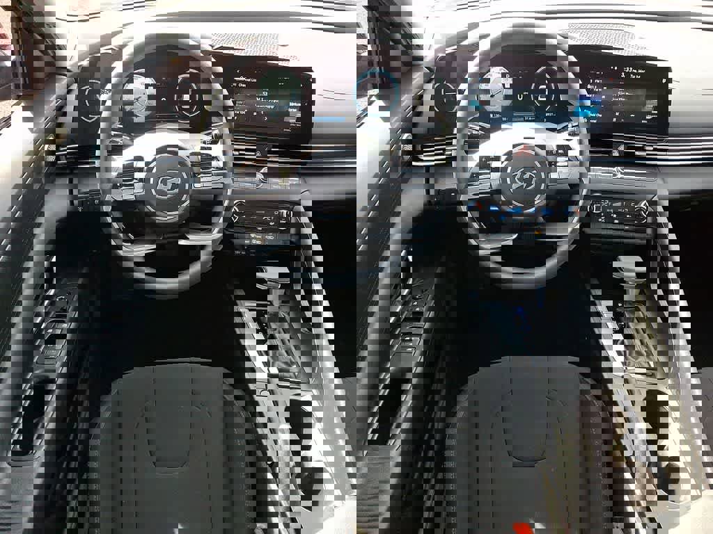 Used 2024 Hyundai Elantra SEL image 10