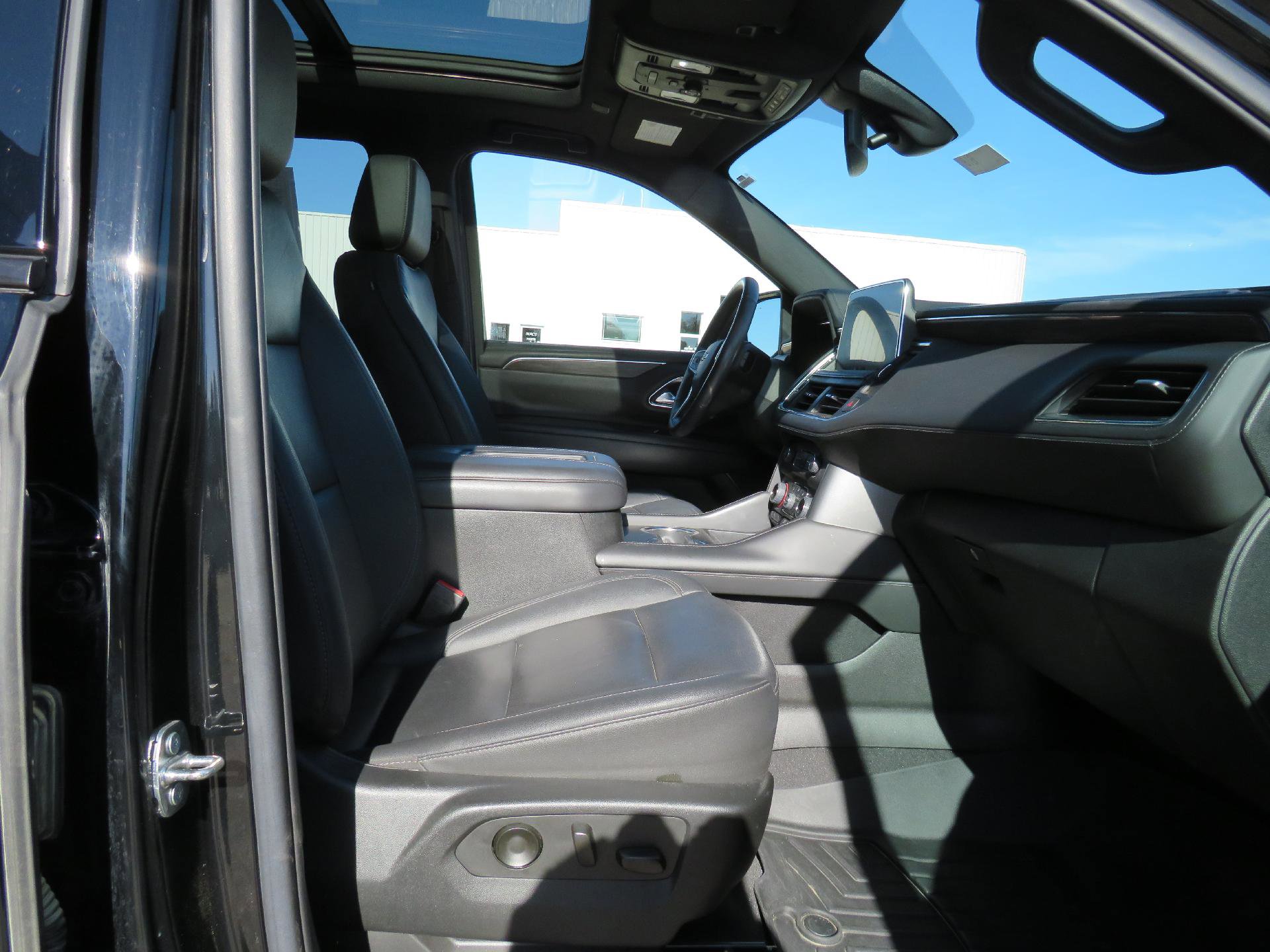 Used 2022 Chevrolet Tahoe Z71 w/ Off-Road Capability Package image 16