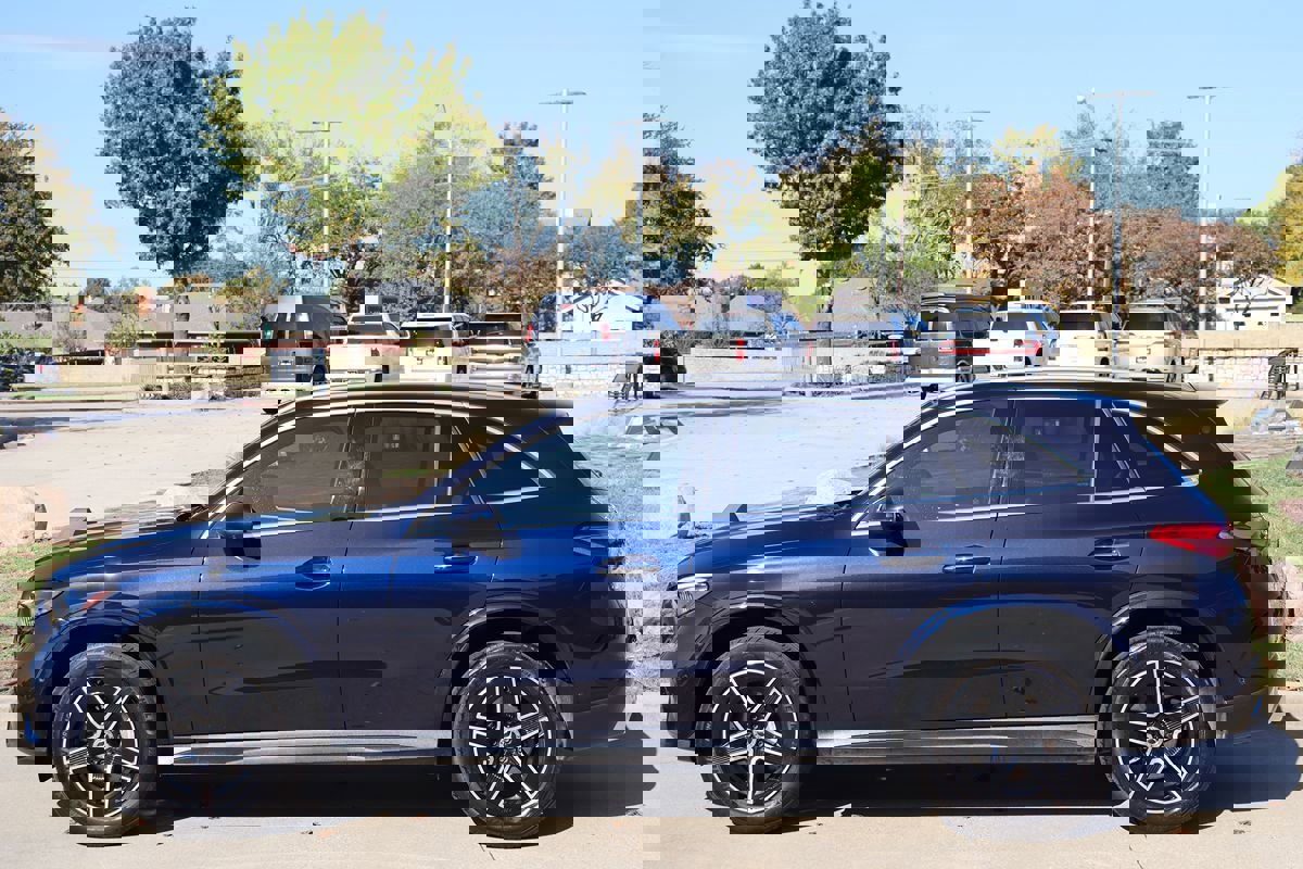 Used 2024 Mercedes-Benz GLC 300 4MATIC w/ AMG Line image 6