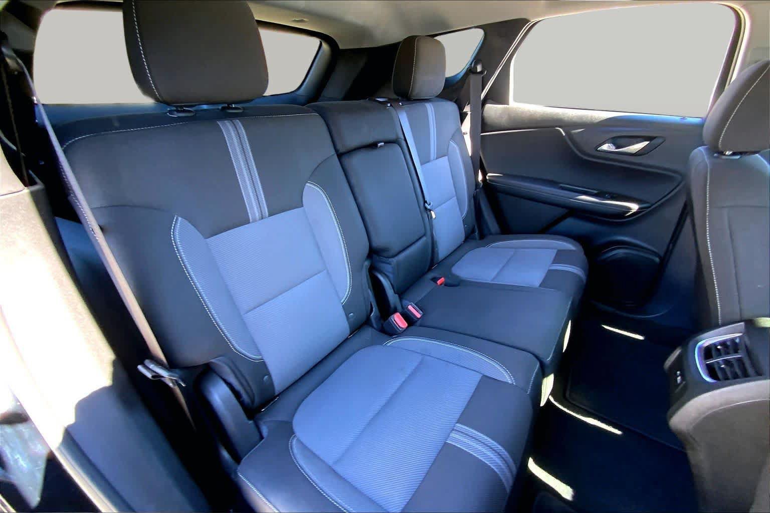 Used 2025 Chevrolet Blazer LT FWD image 18
