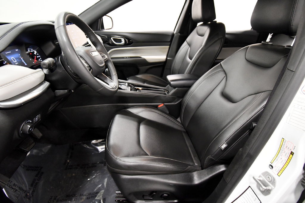 Used 2025 Jeep Compass Limited AWD/4WD image 14