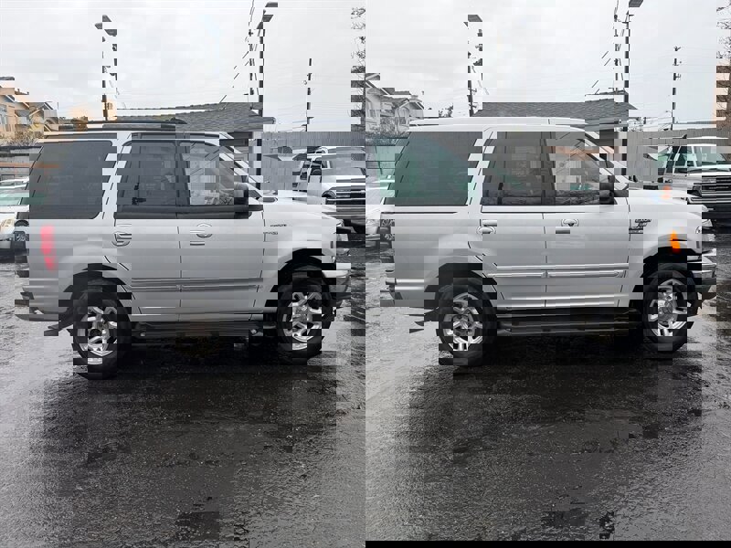 Used 2002 Ford Expedition XLT image 4