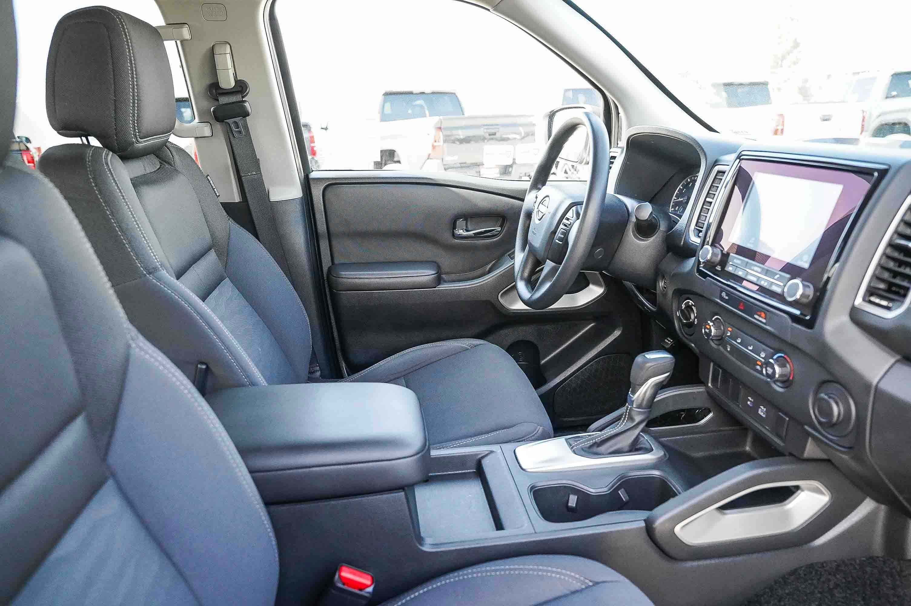 Used 2023 Nissan Frontier SV image 18
