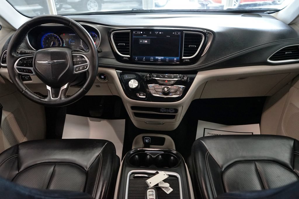 Used 2023 Chrysler Pacifica Touring-L AWD/4WD image 42