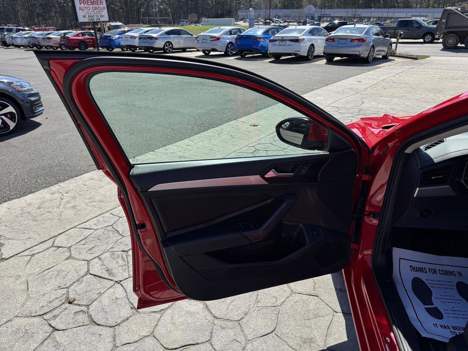 Used 2017 Volkswagen Passat 1.8T SEL Premium image 6