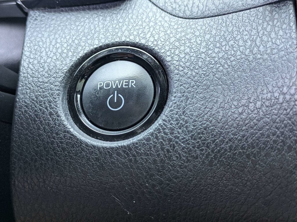 Used 2025 Toyota Camry SE FWD image 25