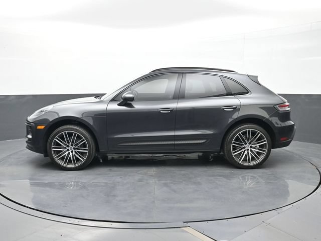 Certified 2025 Porsche Macan AWD/4WD image 2