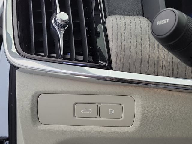 Used 2024 Volvo S90 T8 Ultimate AWD/4WD image 32