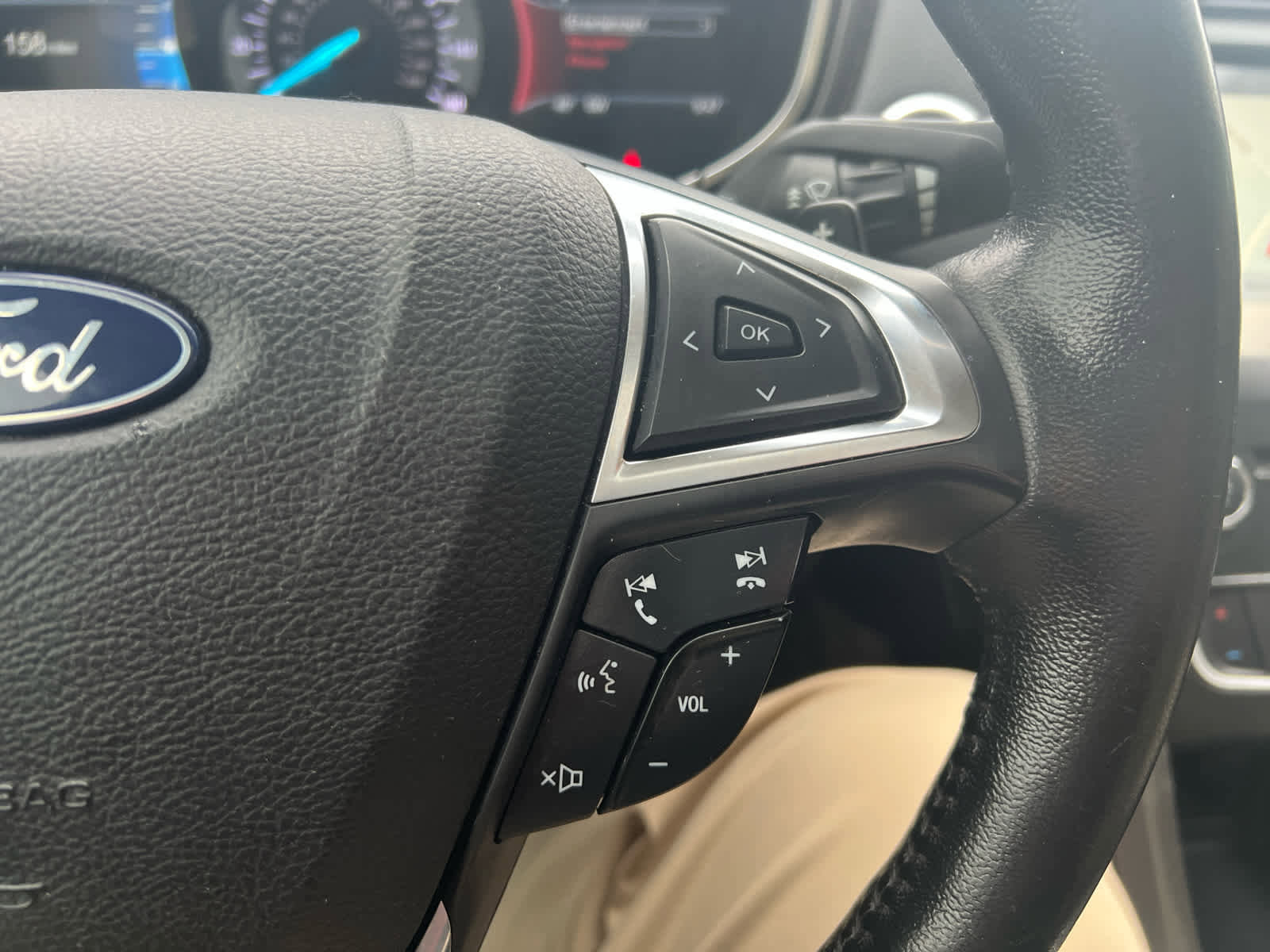 Used 2018 Ford Fusion SE w/ Fusion SE Technology Package image 23
