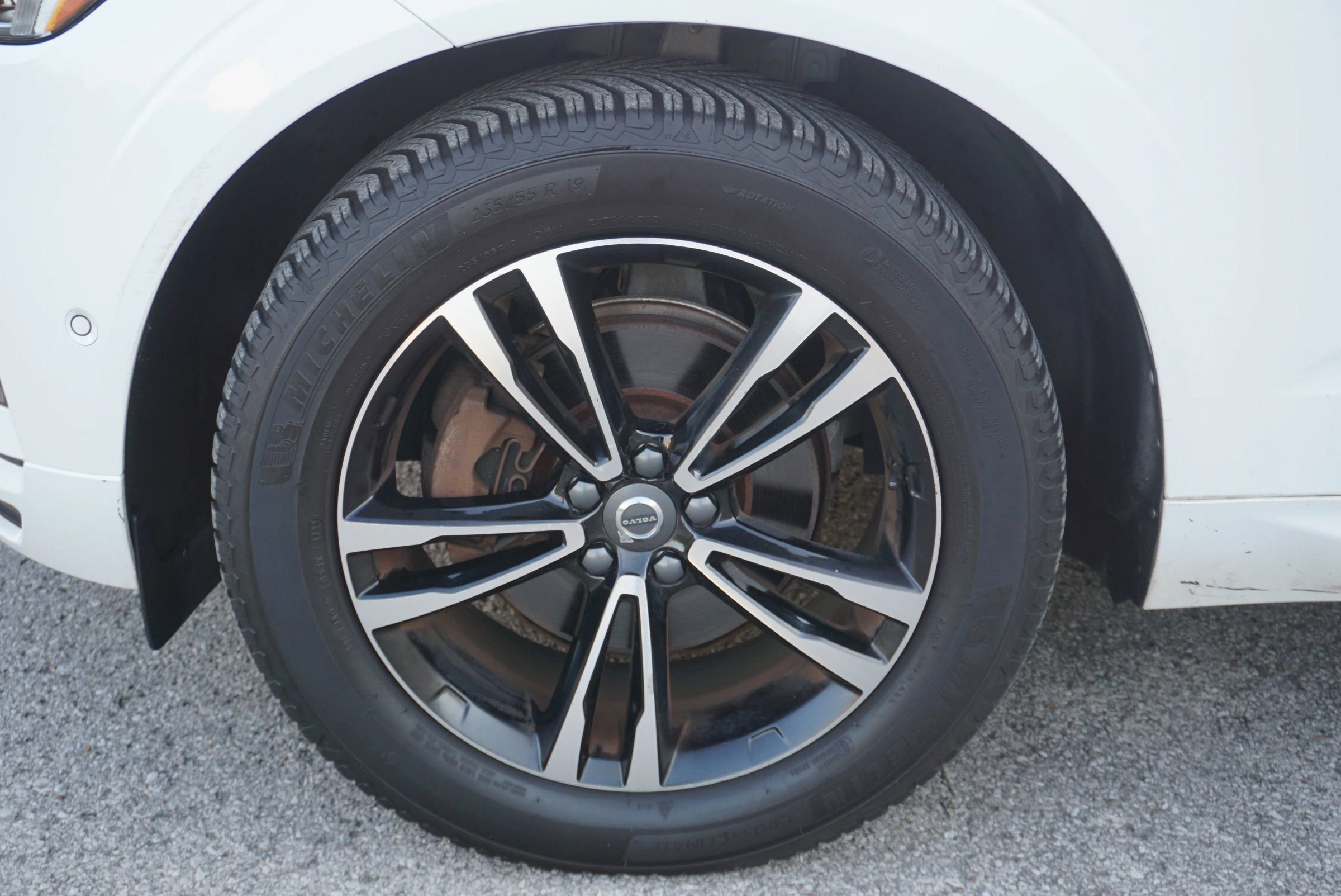 Used 2019 Volvo XC60 T5 Momentum w/ Multimedia Package image 10