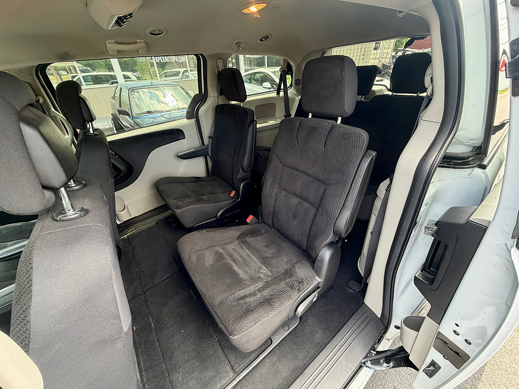 Used 2019 Dodge Grand Caravan SE w/ UConnect Hands-Free Group FWD image 11