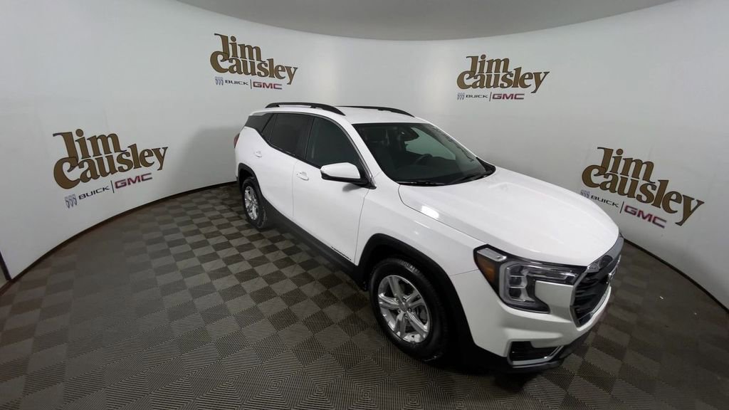 Certified 2023 GMC Terrain SLE w/ Driver Convenience Package image 2