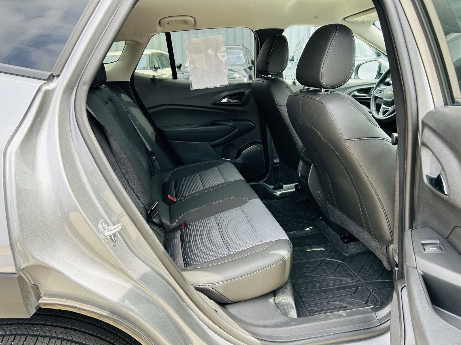 Used 2025 Chevrolet Trax LT w/ Driver Confidence Package image 29