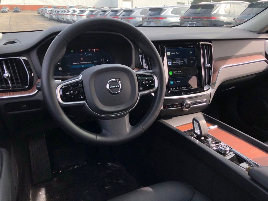 Used 2025 Volvo V60 B5 Cross Country Plus image 15